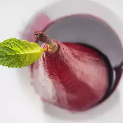 Гарнитура от круши във вино за дивеч