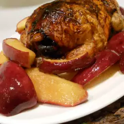 Печена пуйка (кокошка) с кестени и ябълки