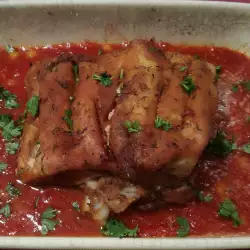 Печени свински гърди в чуден доматен сос