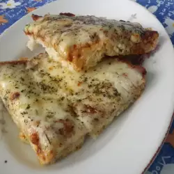 Бърза пица с домашна лютеница