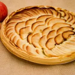 Десерт с ябълки и грис