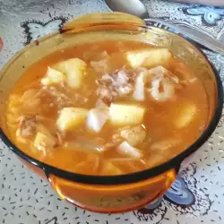 Пилешка супа с картофи и зеле