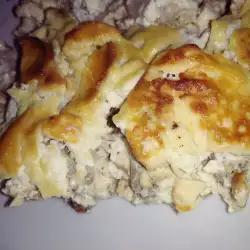 Пиле със заквасена сметана и печурки
