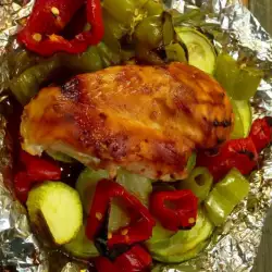 Пиле със зеленчуци във фолио