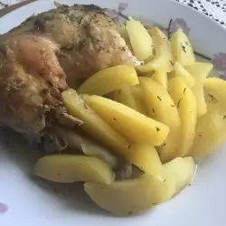 Пиле с картофи в мултикукър