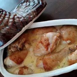 Пиле със заквасена сметана и картофи