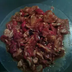 Пилешки гърди на тиган с доматено пюре