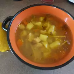 Пилешка супа с картофи и мащерка