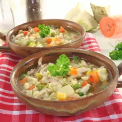Пилешка супа със зеленчуци и паста