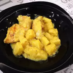 Пилешки филенца с ананас и къри сос