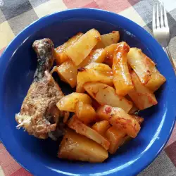 Пиле с картофи и доматено пюре