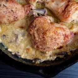 Пиле с гъби в сос