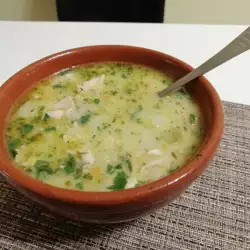 Пилешка супа със застройка с кисело мляко