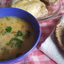Пилешка супа с картофи и магданоз