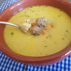 Пилешка супа с картофи и куркума