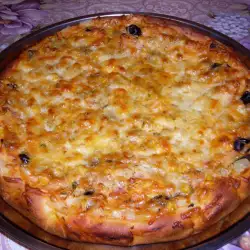 Богата домашна пица с ананас