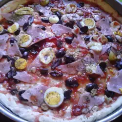 Пица с варени яйца и шунка