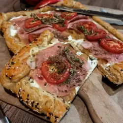 Пица със сирена и домати