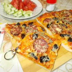 Пица с домашен сос и мащерка