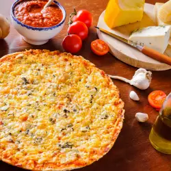 Пица със сирене Горгонзола и градински чай