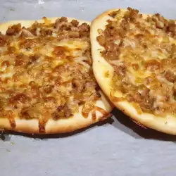 Пица с телешка кайма и моцарела