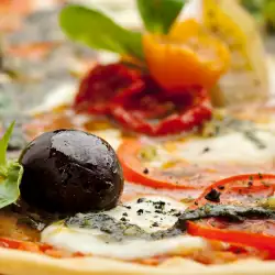 Пица по италиански с маслини