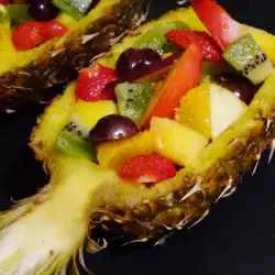 Плодов десерт и ананас