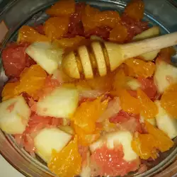 Плодова салата с мандарини