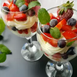 Десерт в чаша с плодове
