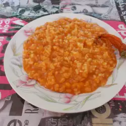 Подлютен ориз с домати