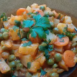 Постна яхния с грах, моркови и картофи