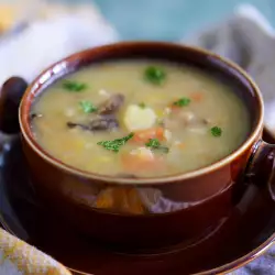 Супа от гъби, картофи и моркови