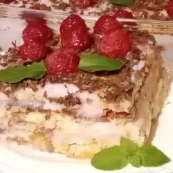 Бисквитена торта с нишесте и малини