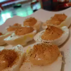 Пълнени яйца с билков крем