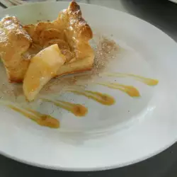 Бутер тесто с ябълки и мед