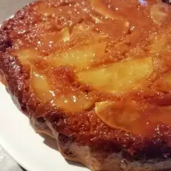 Ябълков сладкиш със сметанов карамел