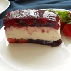 Десерт с ягоди и пудра захар