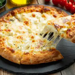 Класическа пица Куатро Формаджи