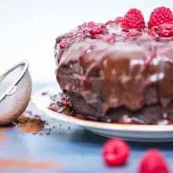 Веганска шоколадова торта с малини