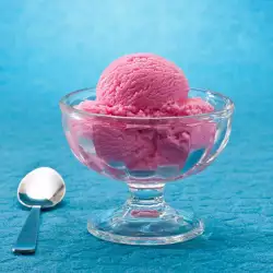 Малиново-сметанов сладолед