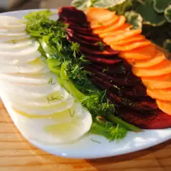 Витаминозна салата с чесън