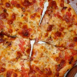 Пица с шунка и сирене