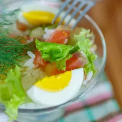 Оризова салата с яйца