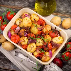 Картофи на фурна с чери домати