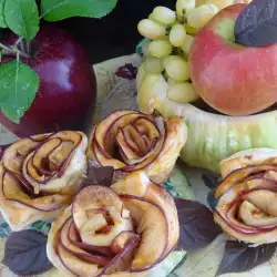 Розички с ябълка и сладко от кайсии