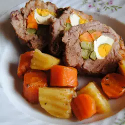 Картофи с месо и кисели краставички