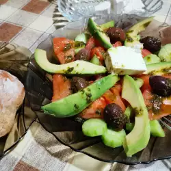 Здравословна салата с авокадо