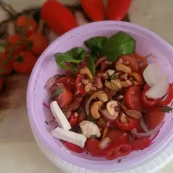 Арменска салата с чери домати и сладки чушлета