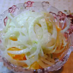 Зеленчукова салата с чесън