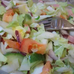Зеленчукова салата с копър